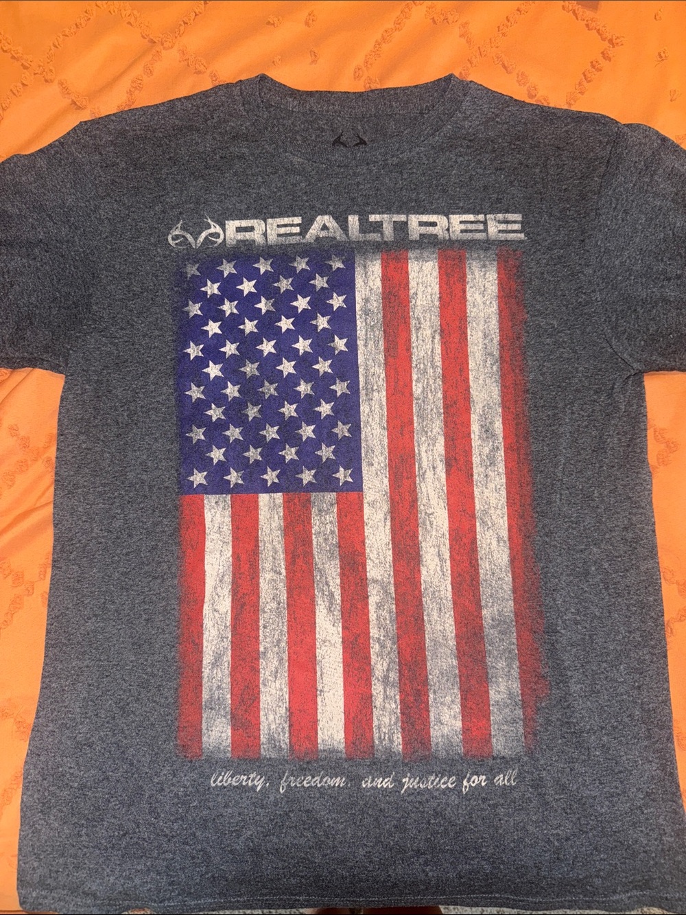 Realtree Men’s Grey American Flag Graphic Tee